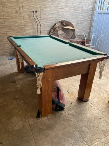 Mesa de sinuca de pedra