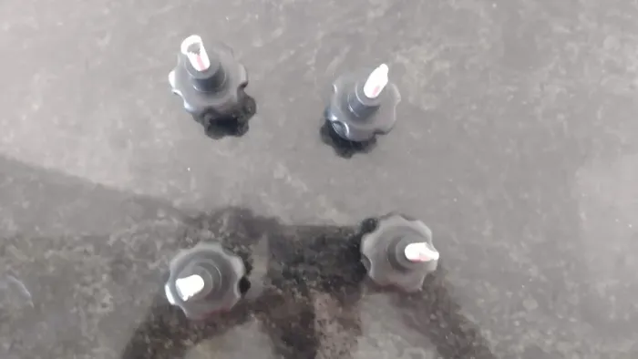 Conjunto de 4 Manípulos (Parafusos de Pressão) para Portão de Cachorro Bebê