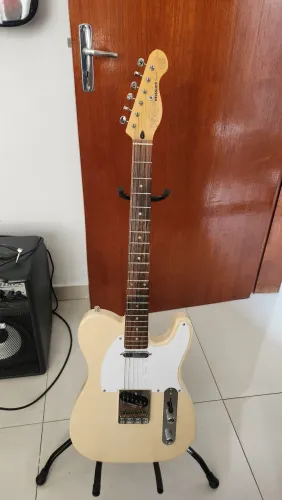 Guitarra Vintage V62
