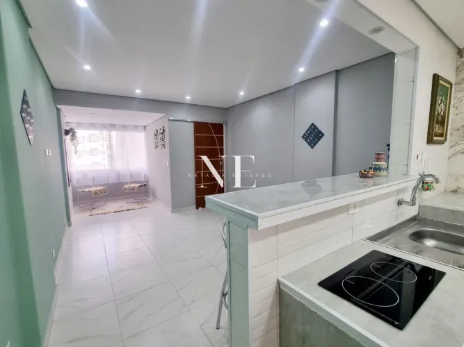 Sala Living para Venda em Santos, Ponta da Praia, 1 dormitório, 1 banheiro, 1 vaga