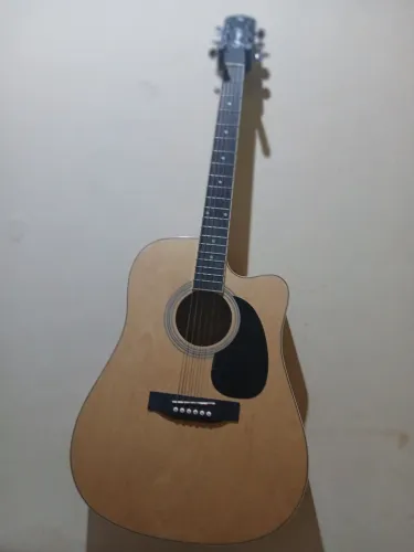Violão Giannini Performance. Som acústico perfeito. Elétrica com defeito.