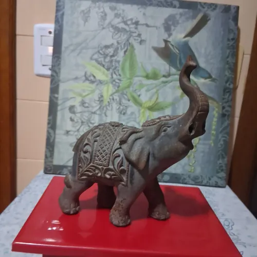 Estatueta elefante, 16 cm altura com tromba e 13 cm comprimento