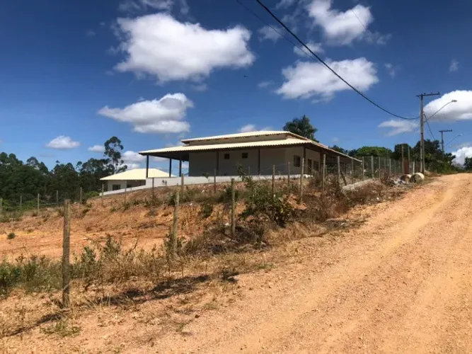 Chácara 4.000m², todo cercada, plana, água, luz, internet, Jaboticatubas. 