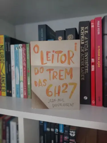 Livro semi-novo, O Leitor do Trem das 6h27 de Jean-paul Didierlaurent - Editora Intrinseca
