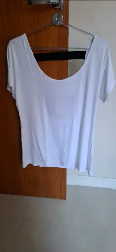 Blusa com Decote nas Costas GG