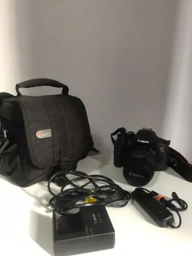Câmera Canon T4i + Lente 18-55 mm + Bolsa + Controle para tirar foto