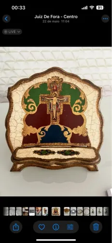 Oratório decorativo em madeira ? estilo vintage, pintura sacra, craquelado