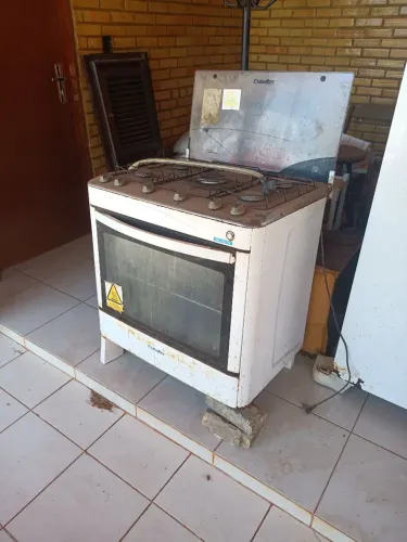 Fogão Esmaltec 5 bocas com forno - usado, precisa de limpeza/manutenção