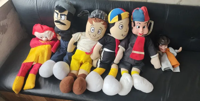 Coleção de Bonecos Chaves e Vila