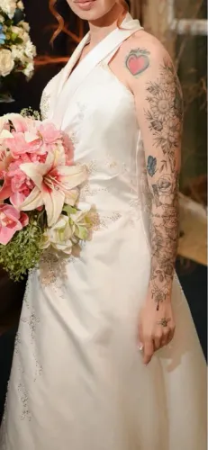 Vestido de noiva branco com pedrarias