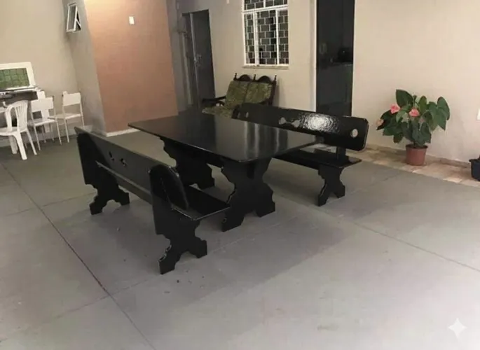 Mesa pedra de ardósia pintada e envernizada 