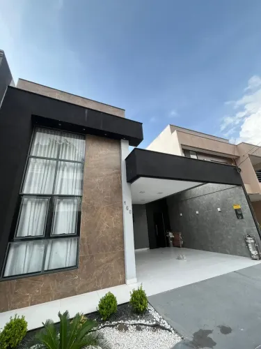 .ALUGA-SE LINDA CASA NO VILLE FRANÇA.