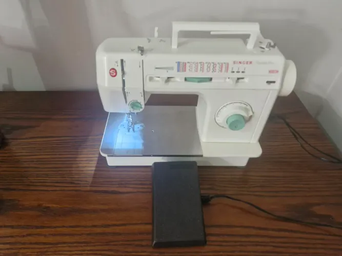 Máquina de costura singer facilita 2968c 