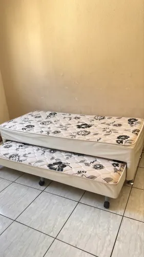 Bicama box (cama auxiliar com rodinhas)