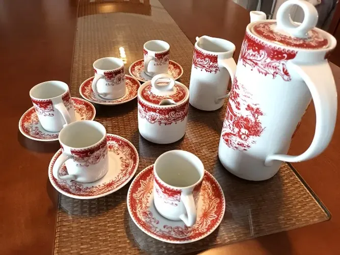 Conjunto de Porcelana Vermelho (Schimidt) Antigo