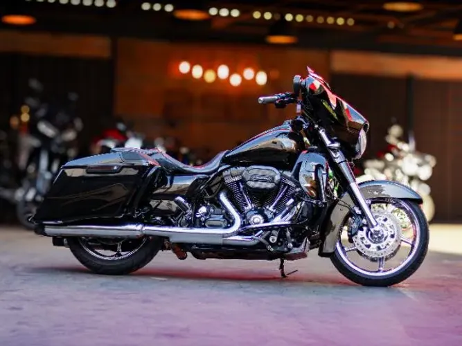 HARLEY-DAVIDSON CVO STREET GLIDE FLHXSE 1800 cc