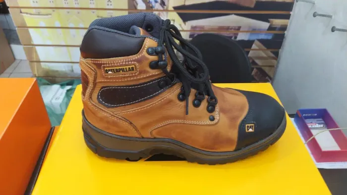 Bota Caterpillar, Couro Legítimo, Sola em Borracha! Aceito Cartão!
