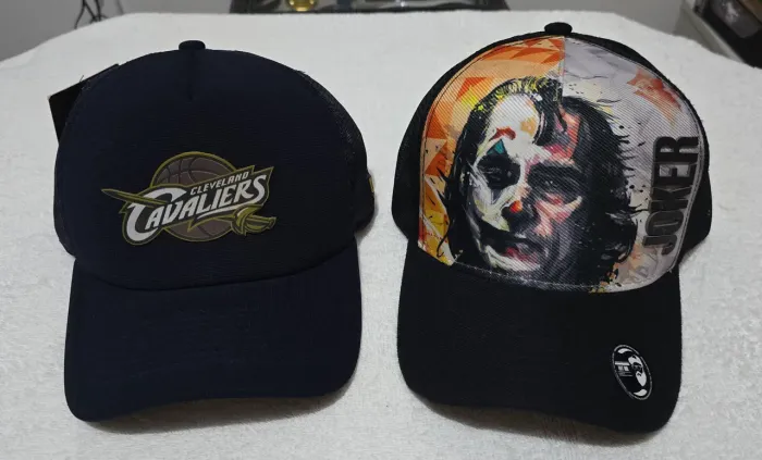 Bonés do Cleveland Cavaliers e Coringa de tela