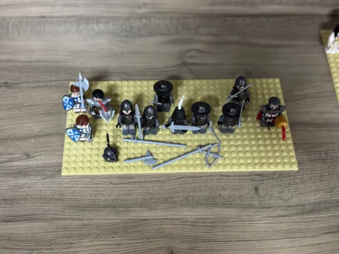 Lego Minifiguras - Cavaleiros e Guerreiros