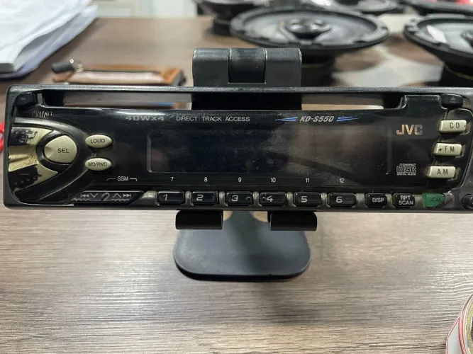 Frente cd JVC KD-S550 para retirar peças só 20,00
