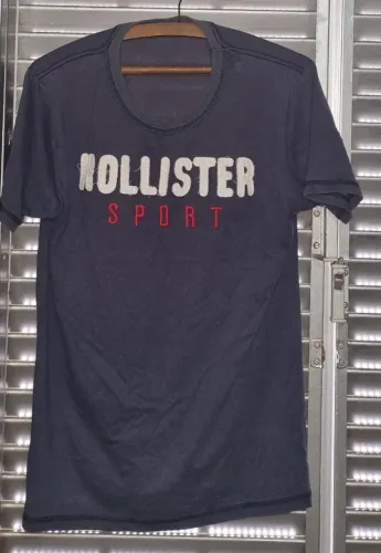 camiseta azul marinho estampada original hollister
