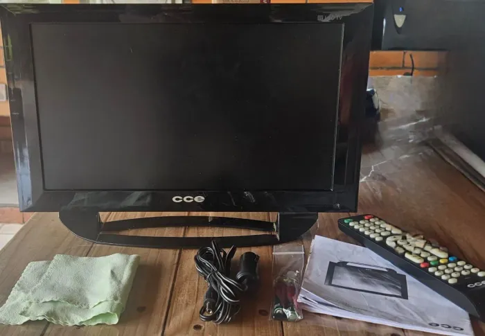 TV Led 14  220 e 12V em ótimo estádo 