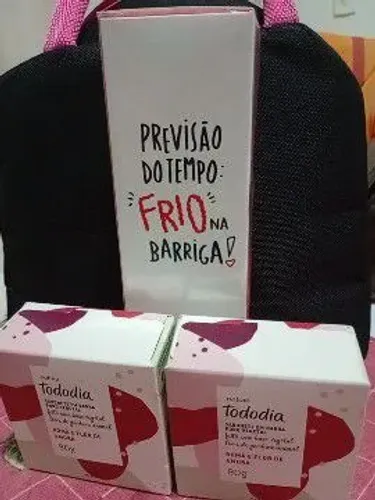 Perfume feminino e sabonetes Natura 
