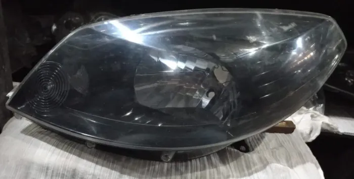 FAROL  SANDERO 2010