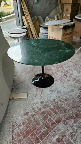 Fabrica Mesa Saarinen marmore em Verde Guatemala 1.20 redondo