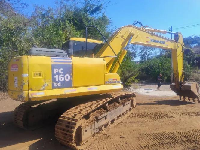 ESCAVADEIRA KOMATSU PC160LC 