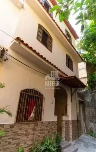 Casa Triplex com 11 Quartos Ideal para Hostel em Niterói