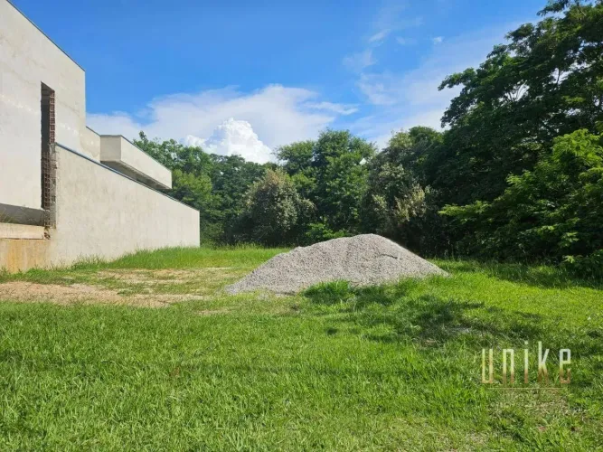 Terreno plano no Condomínio Terras do Vale com 300m²