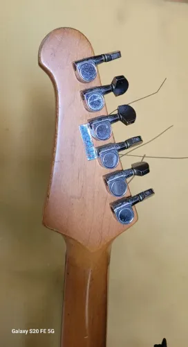 Guitarra yamaha eg 303