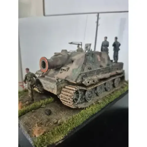 Cenário Artesanal Tanque Alemão Sturmmorser Tiger 38 CM RW 61 AUF II War 1/35 com base.