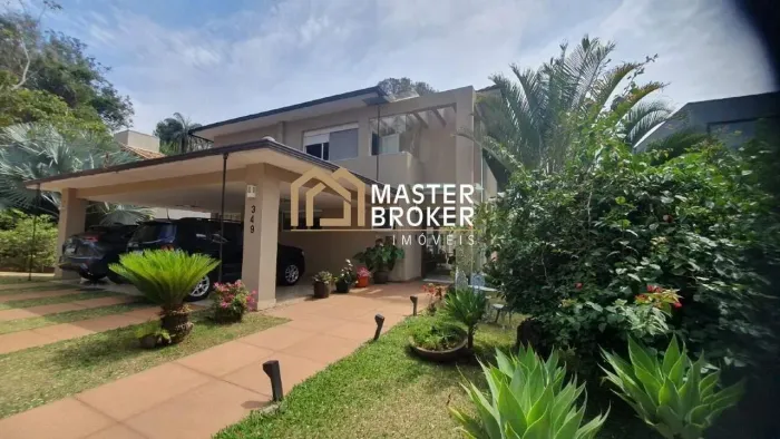 Casa para locação com 6 suítes, piscina, sauna, espaço gourmet e vista para a mata no Resi