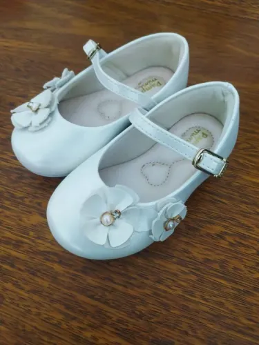Sapato Branco Florido Infantil