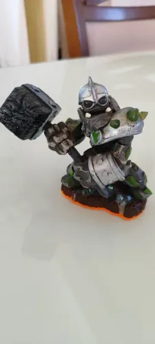 Skylanders Giants - Crusher (usado)