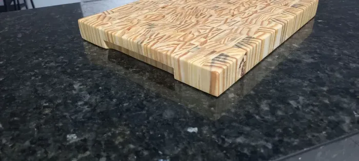 Tábua de corte artesanal em madeira maciça Pinus. Até 12x sem juros.