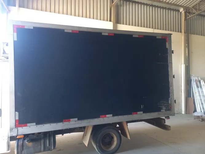 Bau Refrigerado  4.00 Mt .Vendo ou Troco