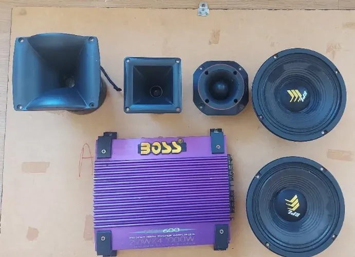 SOM AUTOMOTIVO COM POTENCIA BOSS MAIS CINCO PEÇAS