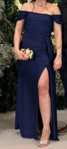 Vestido Azul Marinho+ Clutch Dourada
