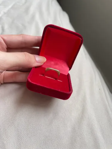 Anel quadrado em Ouro 18K com 4,8g!