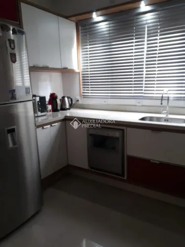 Casa completa com piscina e espaço gourmet - Porteira fechada - Pronta para morar!
