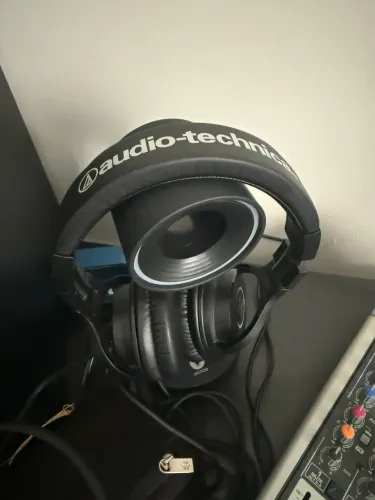 Fone de ouvido Audio Technica ATH-M20X