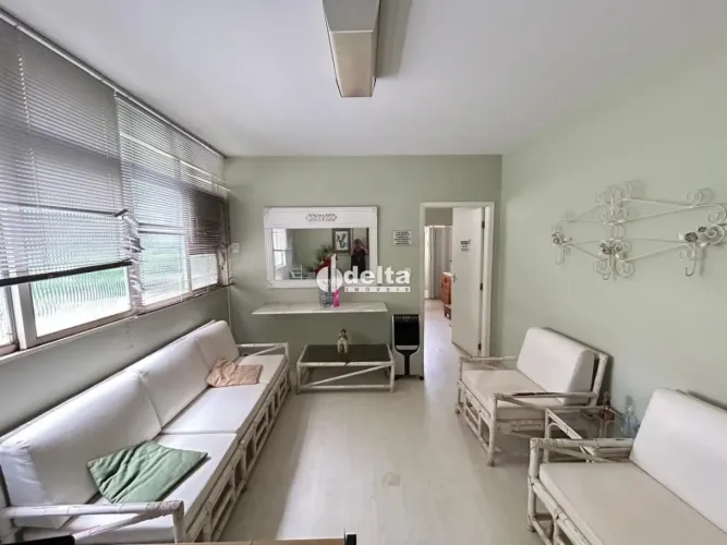 Sala mobiliada em clinica médica, disponível para locação no bairro Martins em Uberlândia-