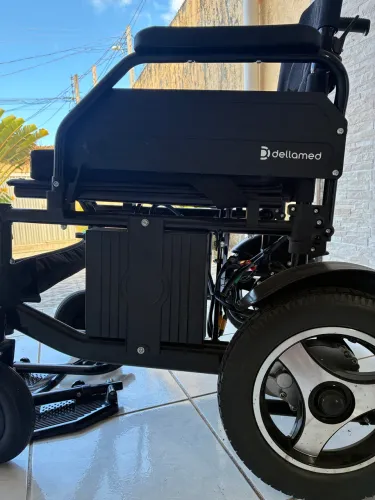 VENDO CADEIRA DE RODAS MOTORIZADA SUPER NOVA