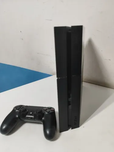 PS4 com controle 