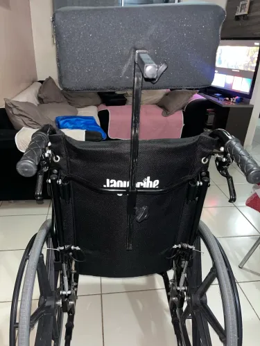 Cadeira de Rodas Fit Reclinável Jaguaribe - Preta - 44cm