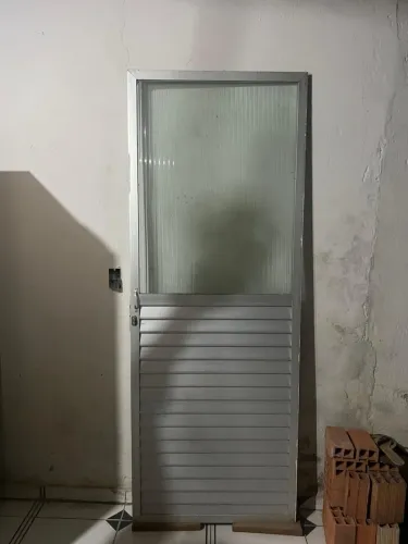 Porta de alumínio nova