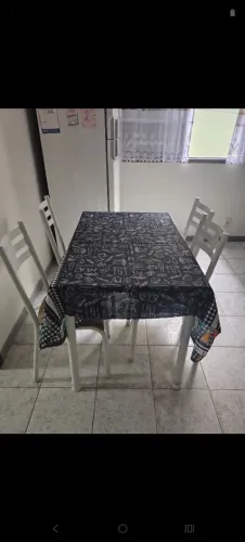 Mesa com 4 cadeiras